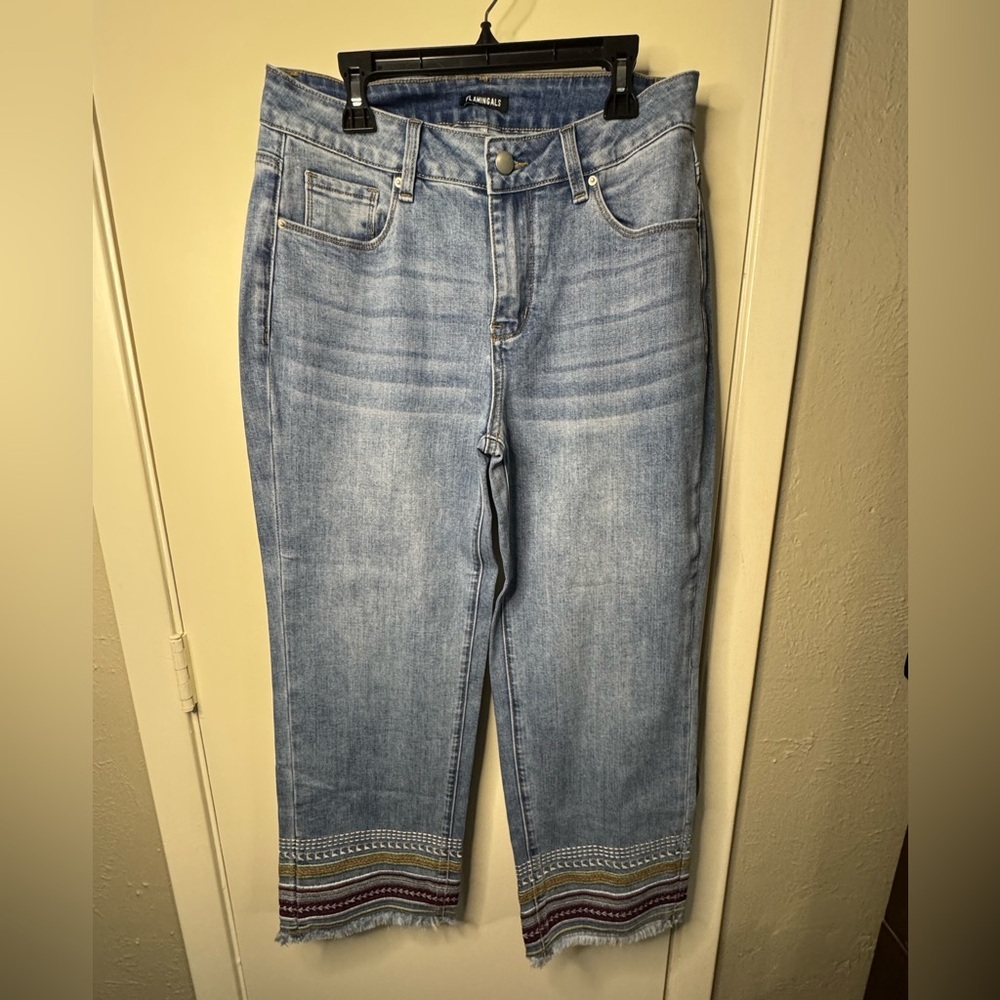 AMERICAN EAGLE Light Wash Embroidered Hem Cropped Jeans
